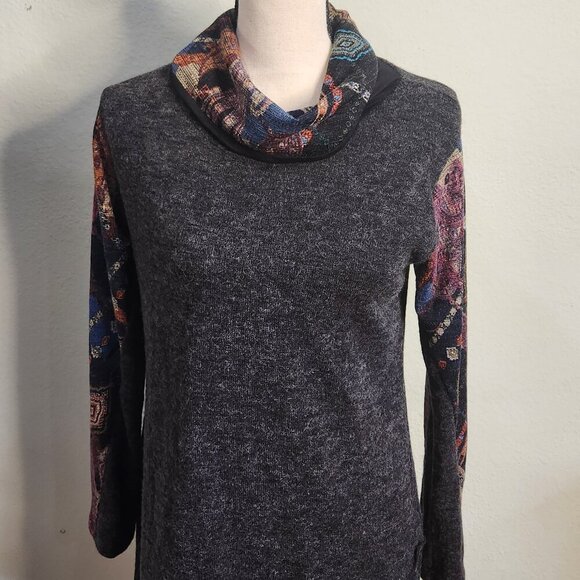 Yak & Yeti - Bohemian Contrast Pattern Sleeve Wrap Knit Tunic - Picture 3 of 8